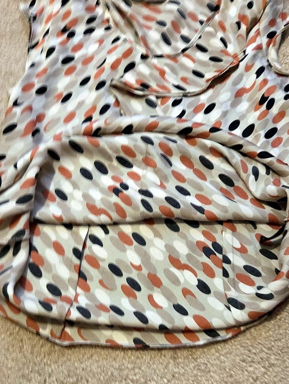 Larry Levine Printed Ruffle Blouse - Picture 3 of 6